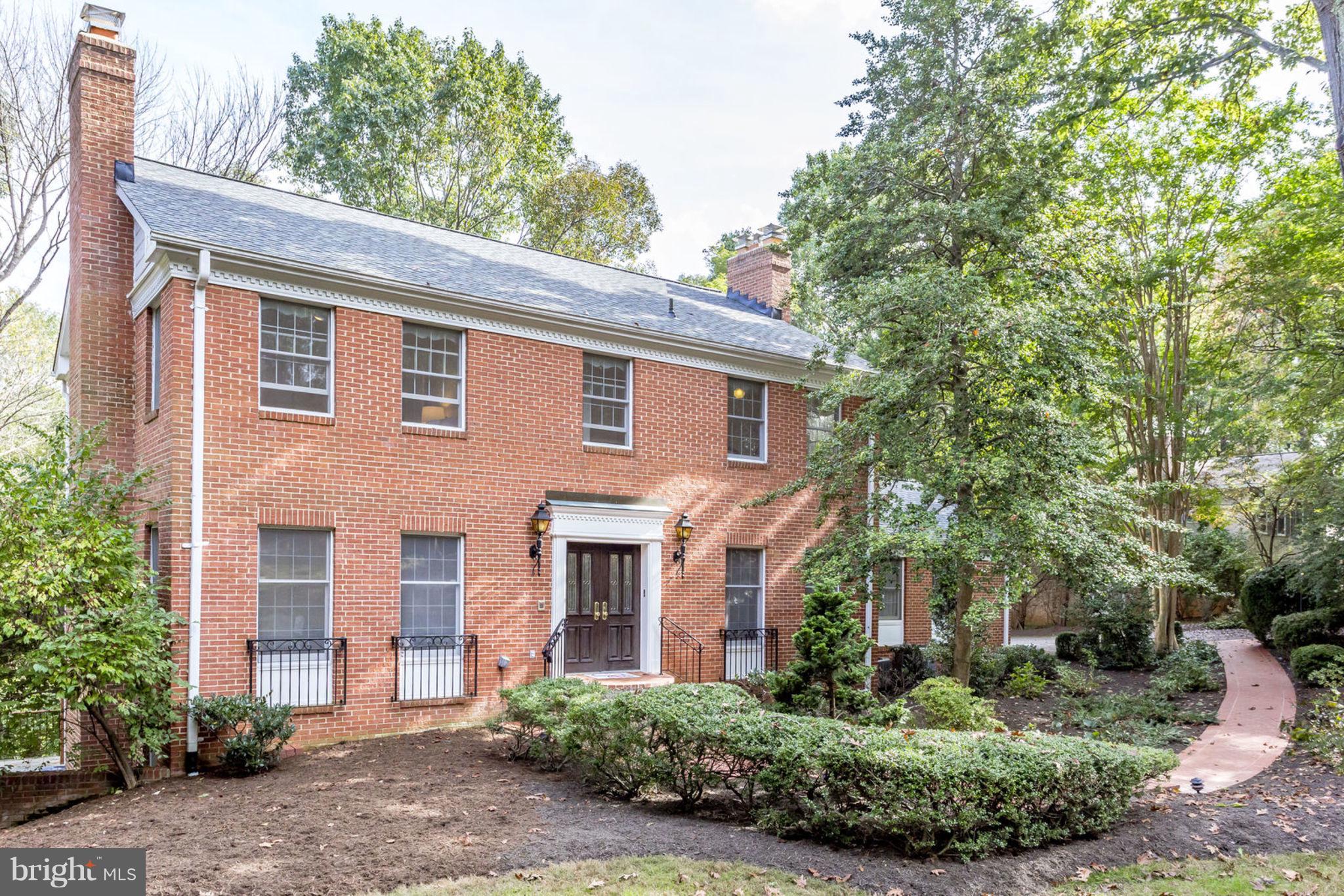 Welcome home to 1423 Aldenham Lane!