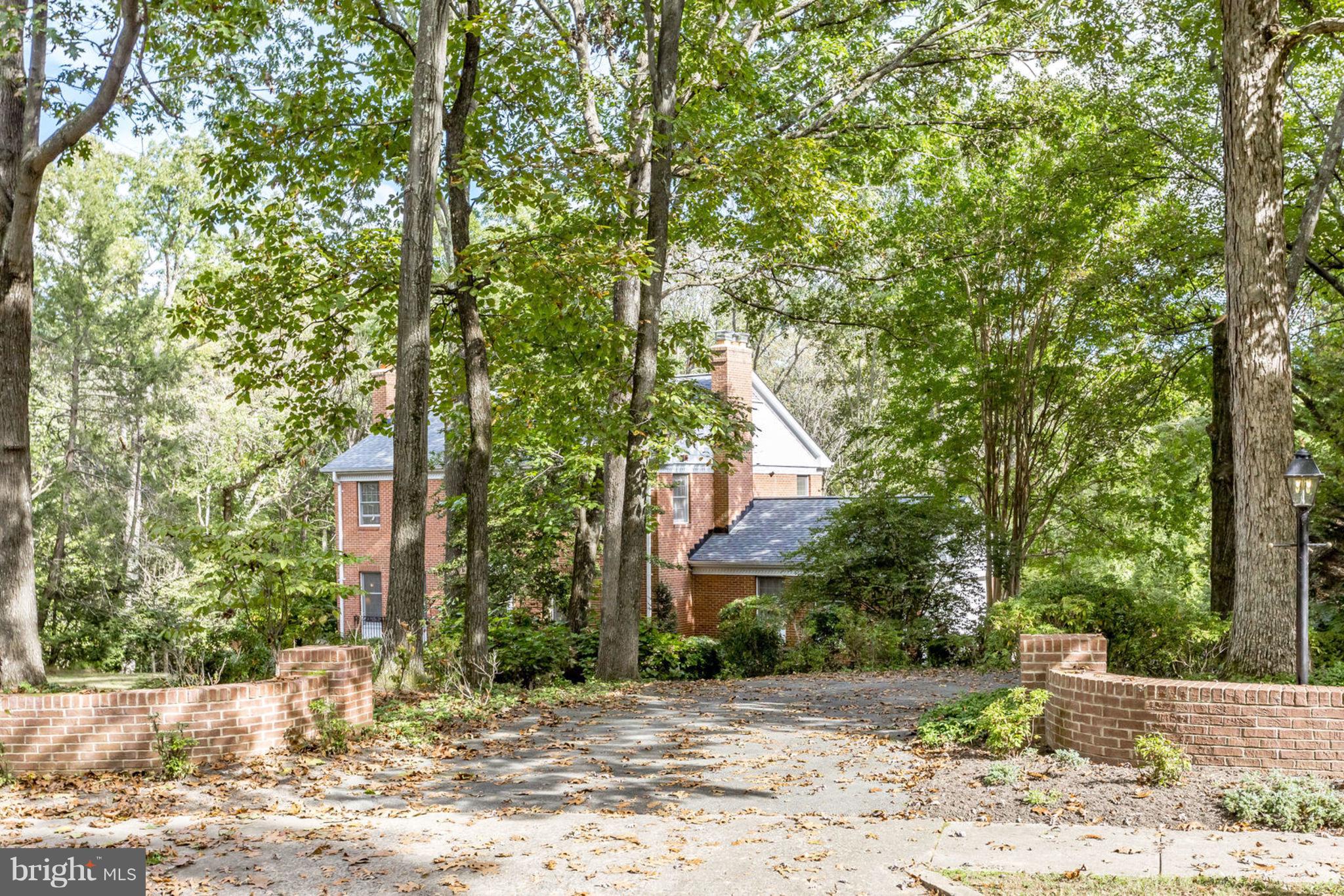 1423 Aldenham Lane Reston, VA 20190 - Photo 2 of 30 Stately entrance to your new home