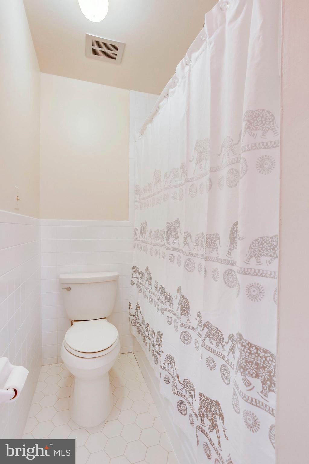 1423 Aldenham Lane Reston, VA 20190 - Photo 18 of 30 Welcoming master bath