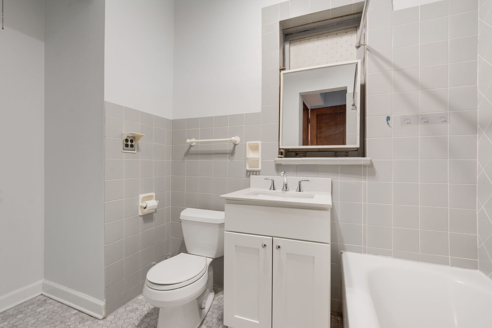 717 West Bittersweet Place, Unit L1 Chicago, IL 60613 - Photo 7 of 11