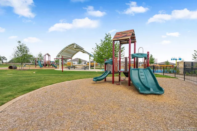 $319,900 | 16004 Stratford Cove, Lytle, TX 78052