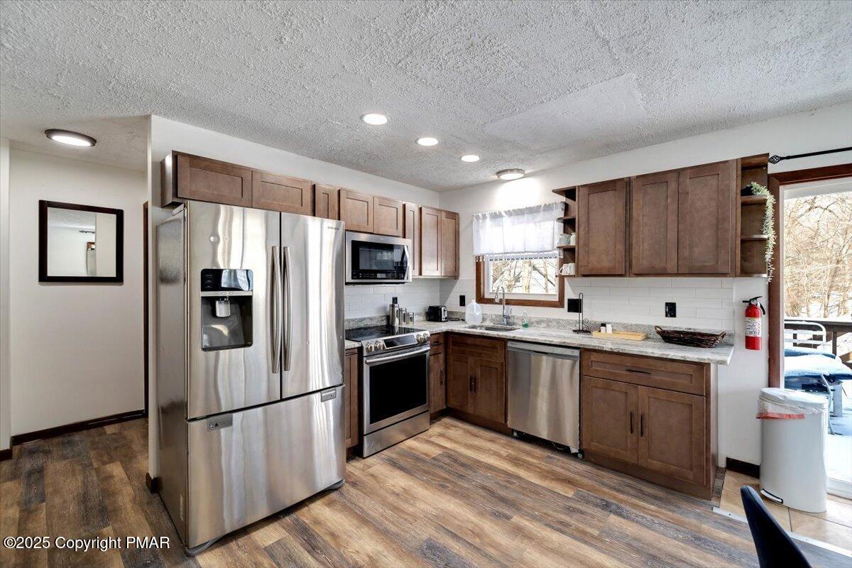 1662 Cotswald Road Tobyhanna, PA 18466 - Photo 14 of 43 a kitchen with stainless steel appliances granite countertop a refrigerator stove microwave and sink