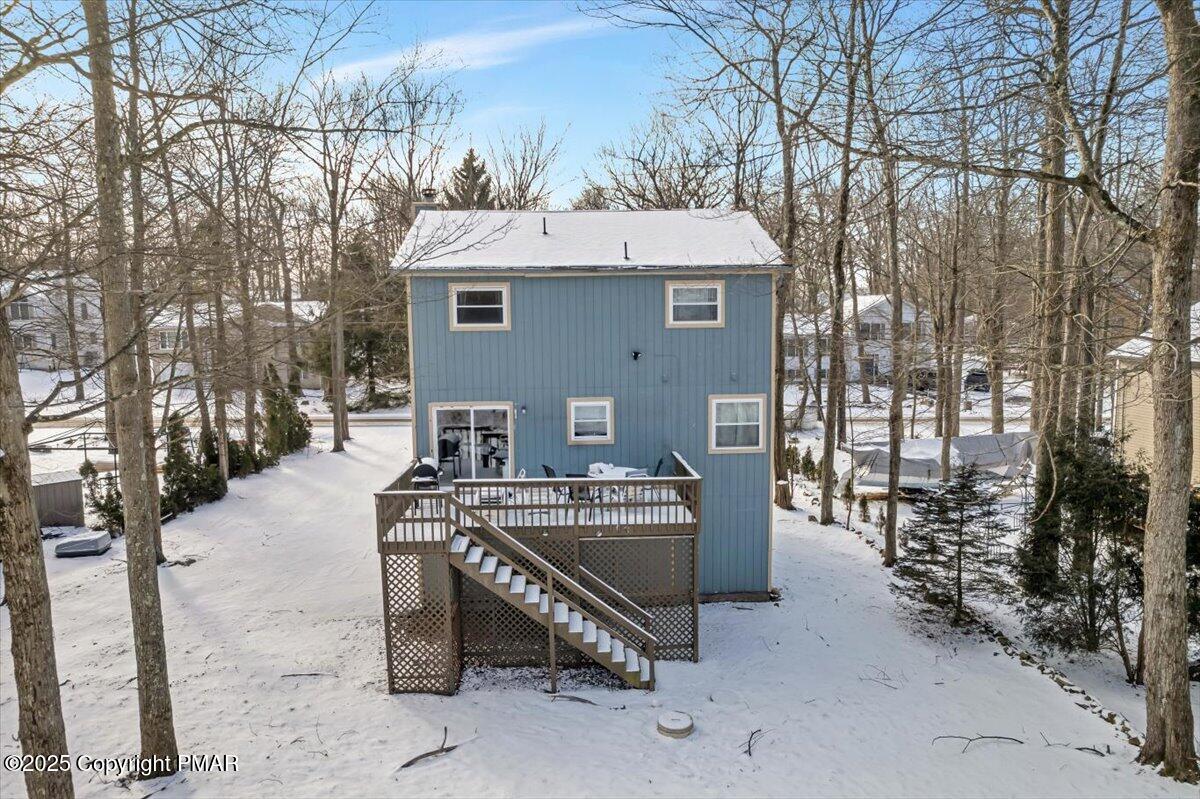 1662 Cotswald Road Tobyhanna, PA 18466 - Photo 35 of 43 a view of a dinning table and chairs in the patio