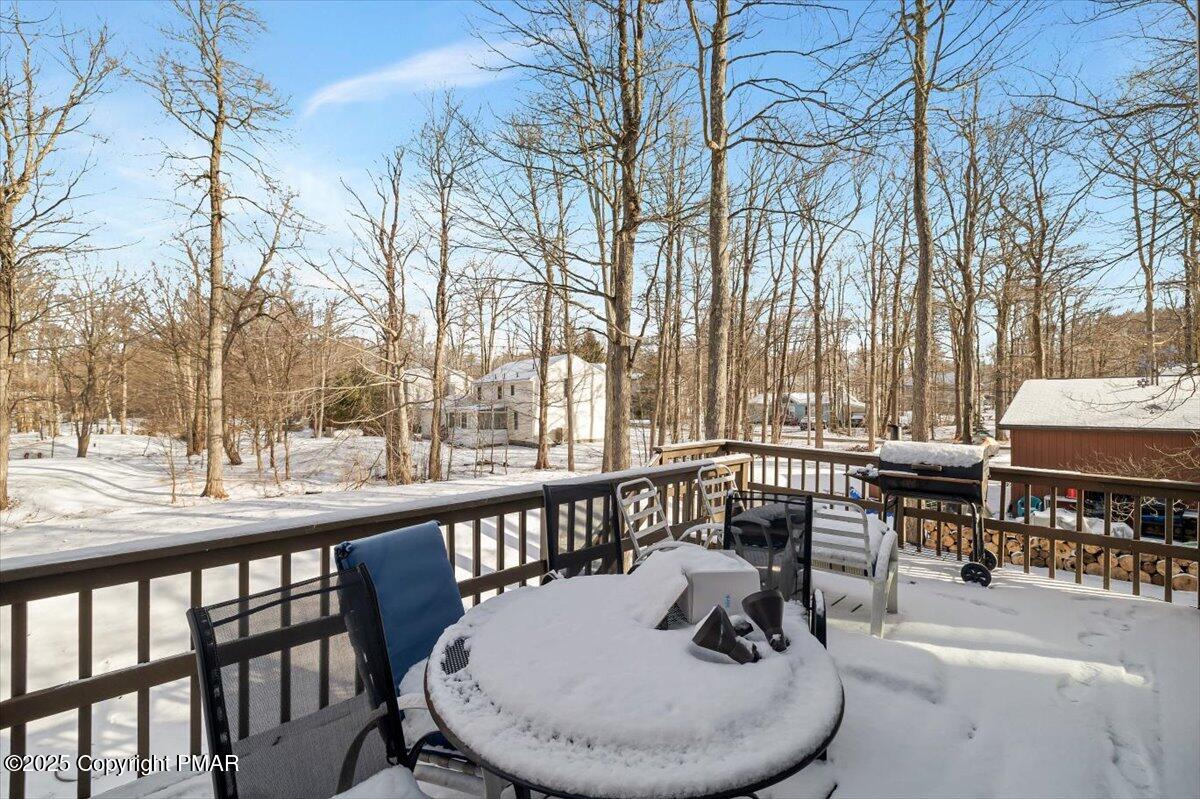 1662 Cotswald Road Tobyhanna, PA 18466 - Photo 36 of 43 a view of a chair and tables in the balcony