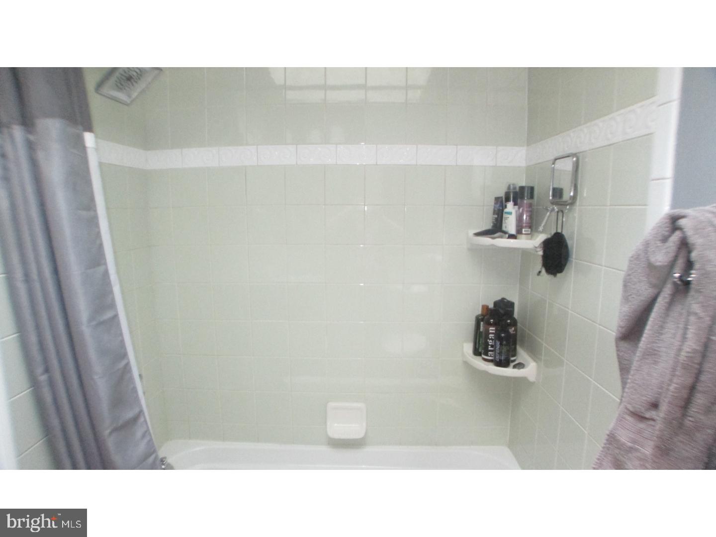 2935 Gelena Road Philadelphia, PA 19152 - Photo 15 of 19 Bathroom