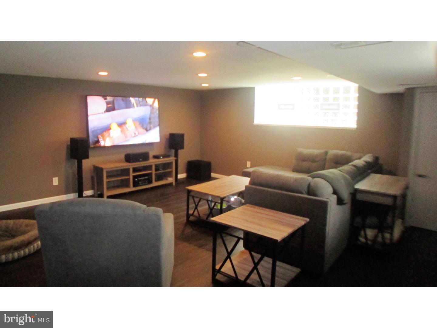 2935 Gelena Road Philadelphia, PA 19152 - Photo 16 of 19 Family Room
