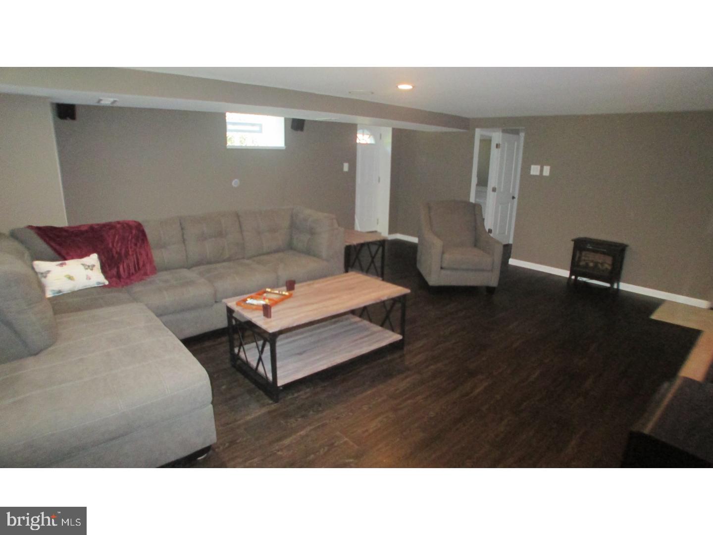 2935 Gelena Road Philadelphia, PA 19152 - Photo 18 of 19 Family Room