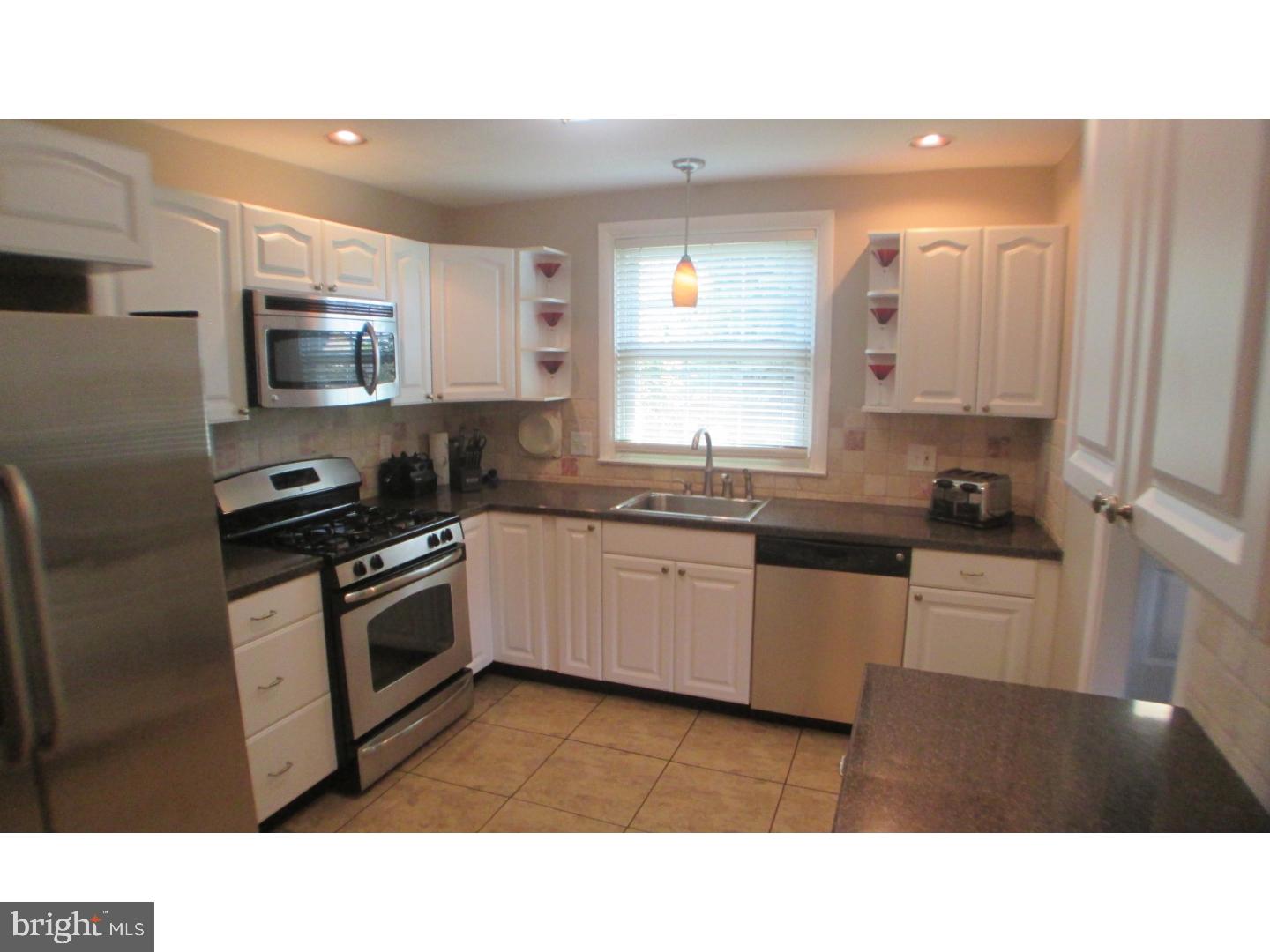 2935 Gelena Road Philadelphia, PA 19152 - Photo 8 of 19 Kitchen