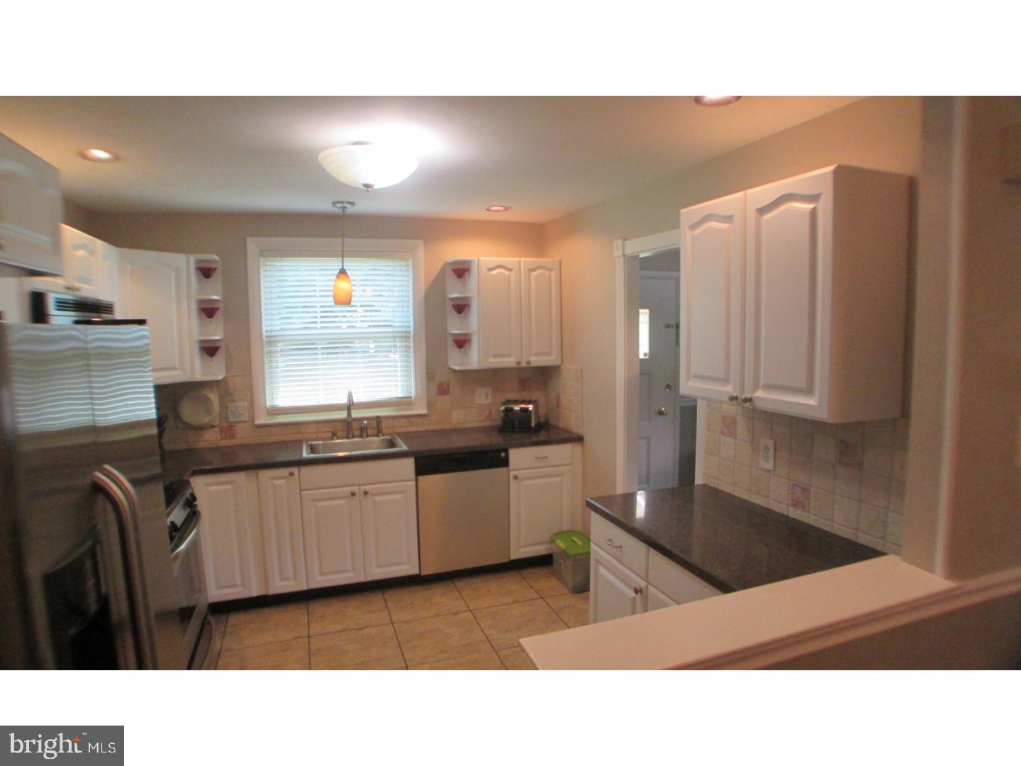 2935 Gelena Road Philadelphia, PA 19152 - Photo 9 of 19 Kitchen
