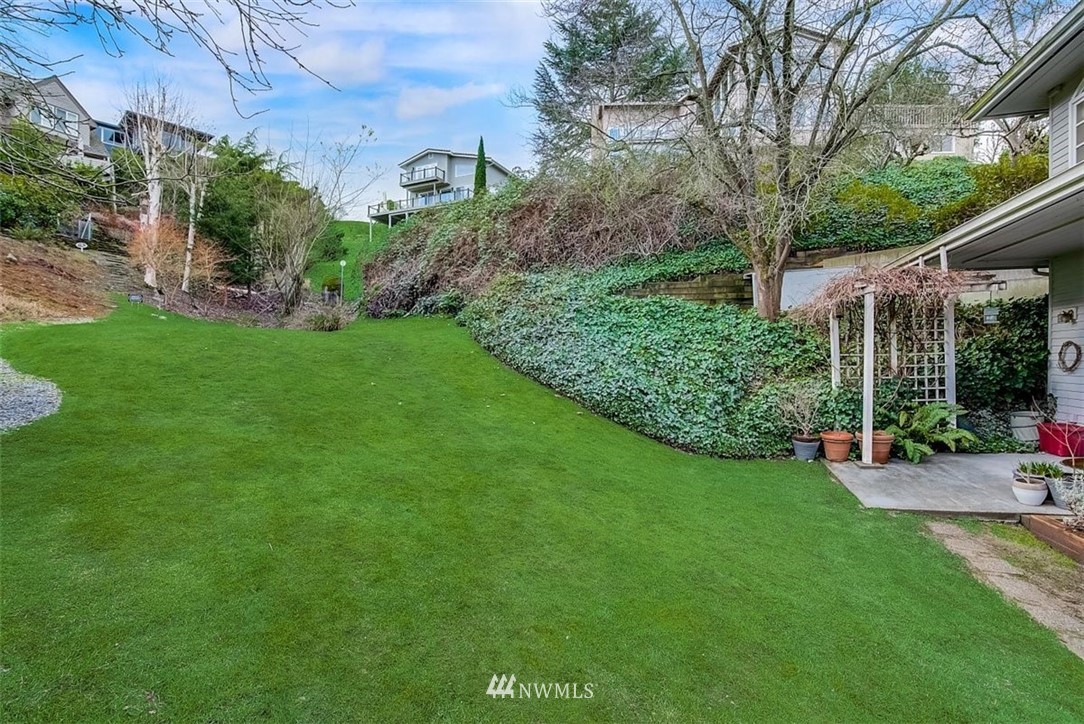 8901 Inverness Court Northeast Seattle, WA 98115 - Photo 40 of 40 Gallery Image 40