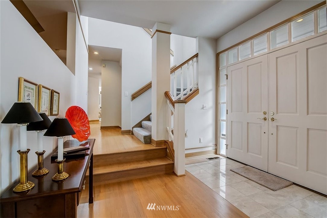 8901 Inverness Court Northeast Seattle, WA 98115 - Photo 8 of 40 Gallery Image 8