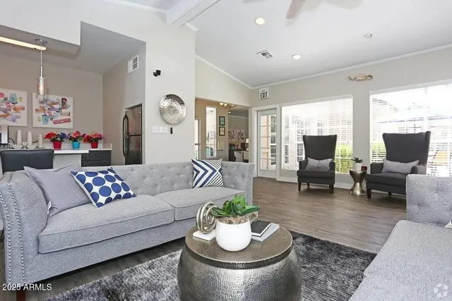 $1,424 | 250 South Elizabeth Way, Unit B3, Chandler, AZ 85225