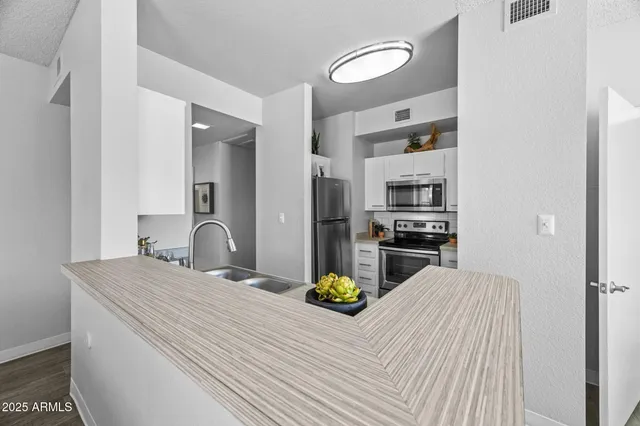 $1,424 | 250 South Elizabeth Way, Unit B3, Chandler, AZ 85225