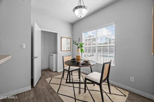 $1,424 | 250 South Elizabeth Way, Unit B3, Chandler, AZ 85225