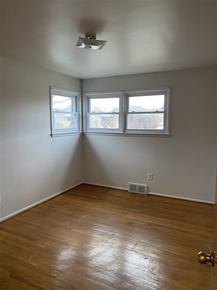 18128 Winsome Road Fraser, MI 48026 - Photo 9 of 14 Updated Windows