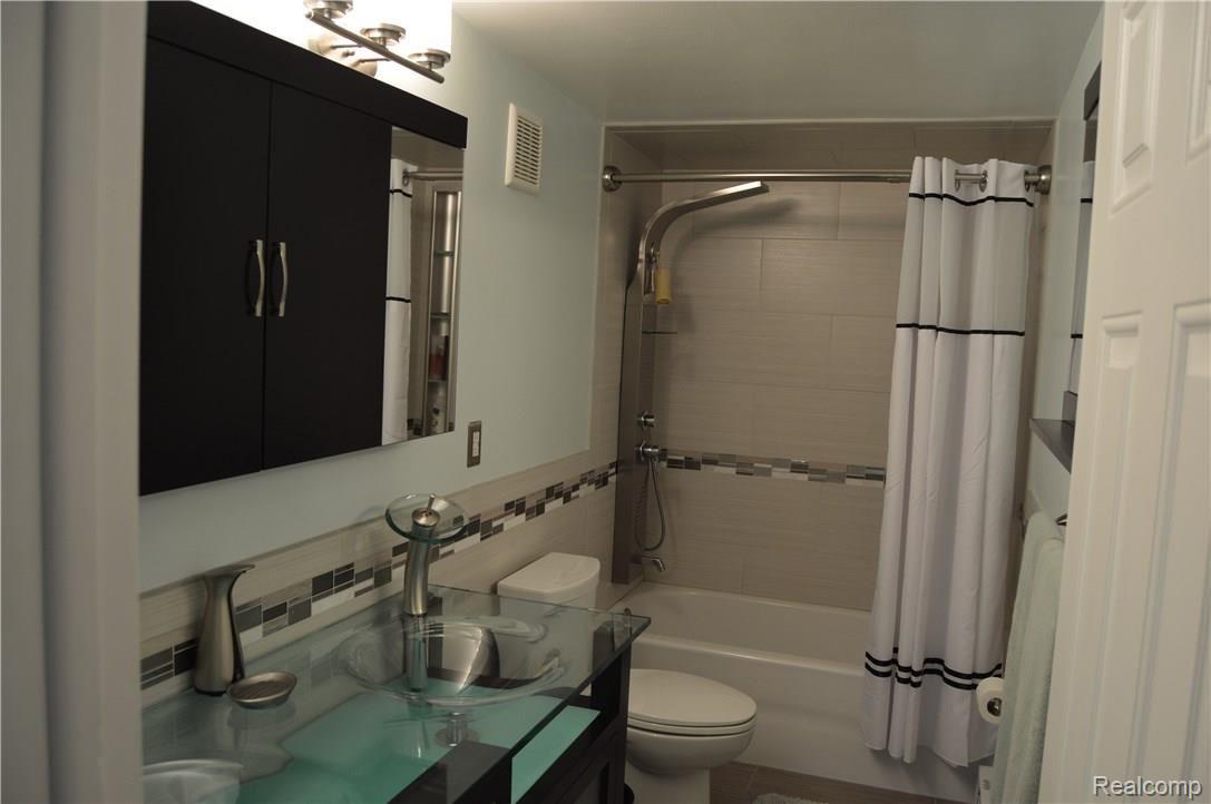 47300 Roland Street Utica, MI 48317 - Photo 23 of 36 DSC_0521.JPG