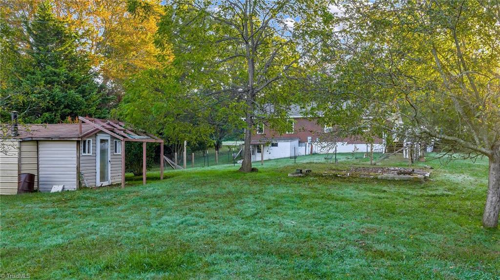 117 Andrews Ridge Road Sparta, NC 28675 - Photo 7 of 49