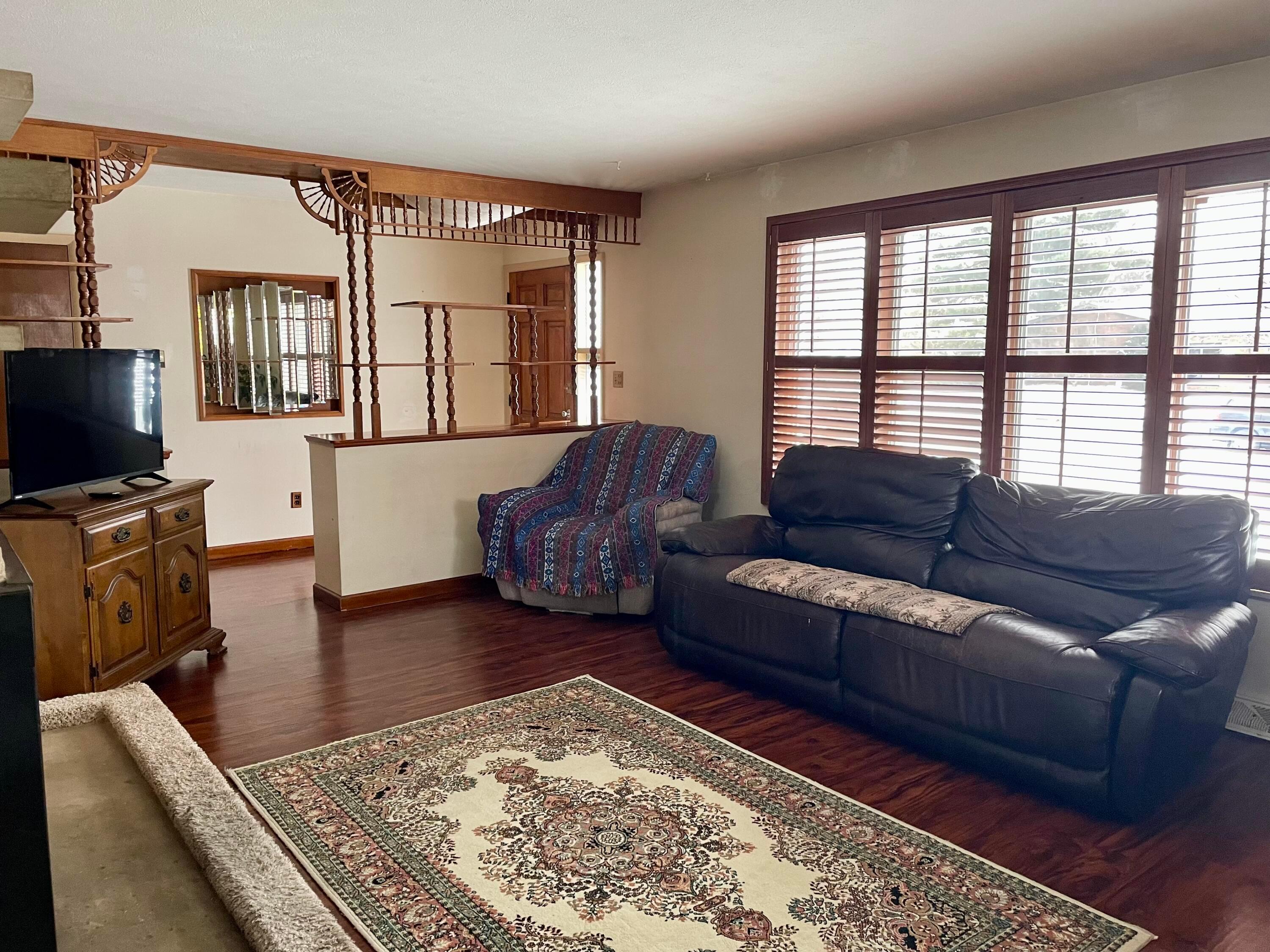 699 Bernhard Road Columbus, OH 43213 - Photo 5 of 29 IMG_9368