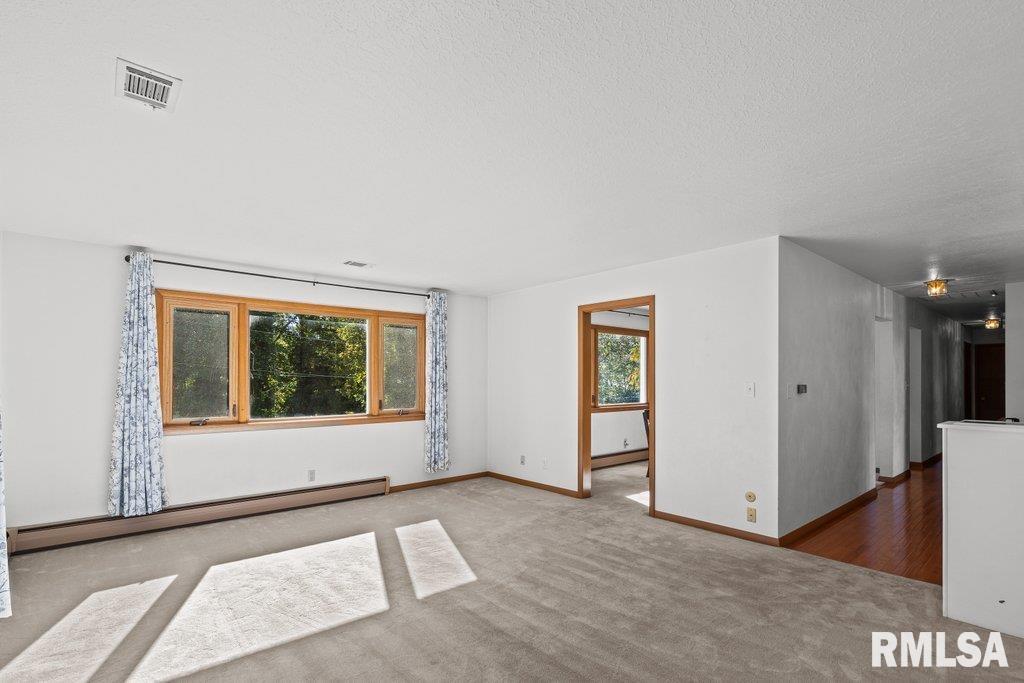 4718 20th Avenue Moline, IL 61265 - Photo 14 of 37