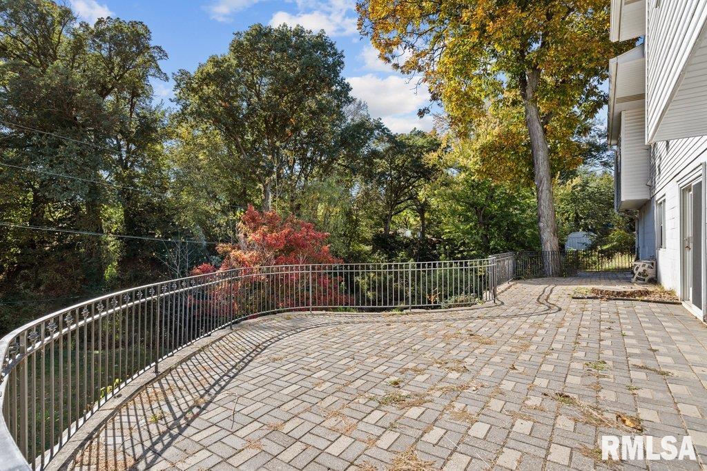 4718 20th Avenue Moline, IL 61265 - Photo 34 of 37