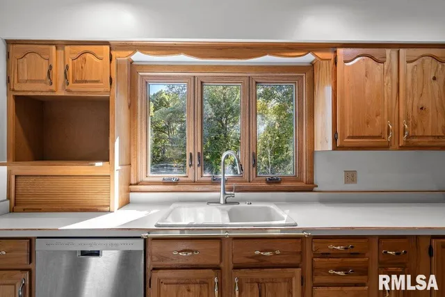 $279,900 | 4718 20th Avenue, Moline, IL 61265