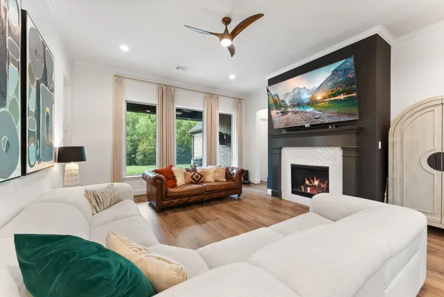 a en suite bathroom with a sink and a mirror