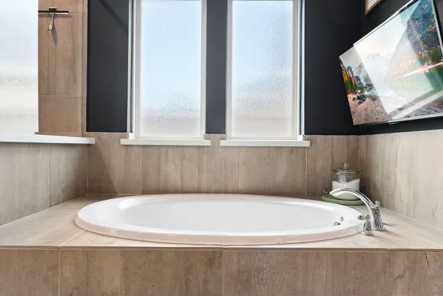 a view of a yard in front of house