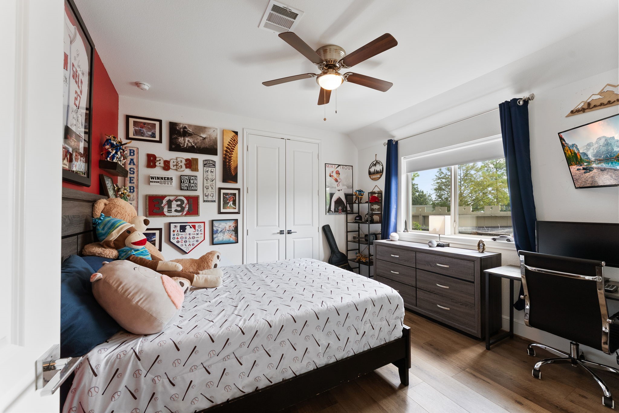 10082 Preserve Way Conroe, TX 77385 - Photo 34 of 47 a bedroom with a bed a computer on the desk and a book shelf