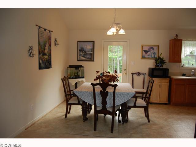 373 Sugarfork Road Cumberland, VA 23040 - Photo 7 of 12 Den/Family/Great Room