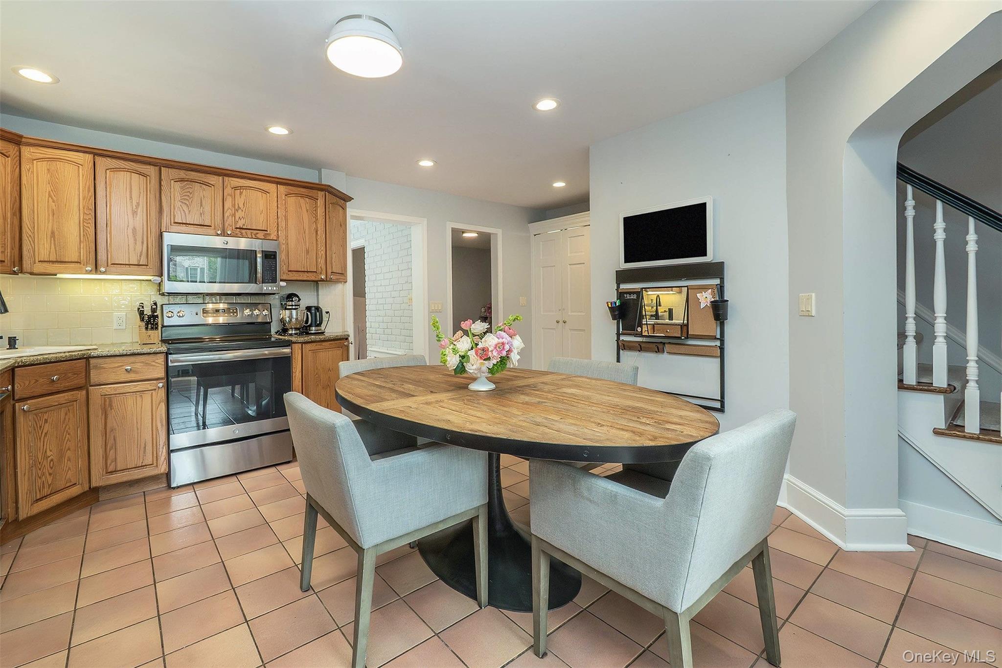 81 Huntington Road Garden City, NY 11530 - Photo 11 of 29