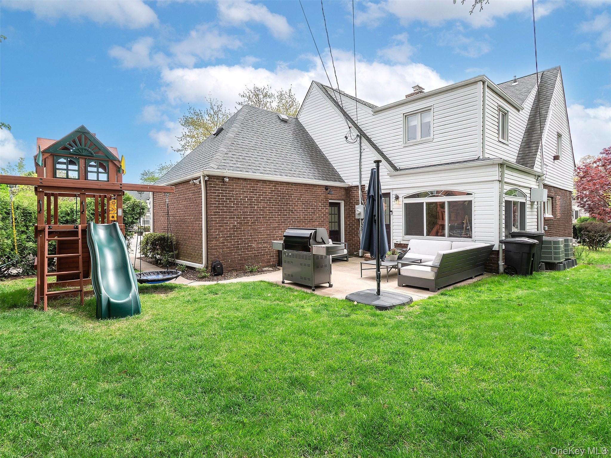 81 Huntington Road Garden City, NY 11530 - Photo 25 of 29