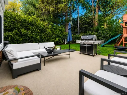 a view of backyard with seating area and roof