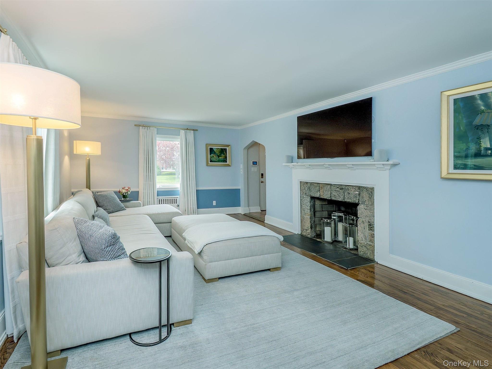 81 Huntington Road Garden City, NY 11530 - Photo 5 of 29