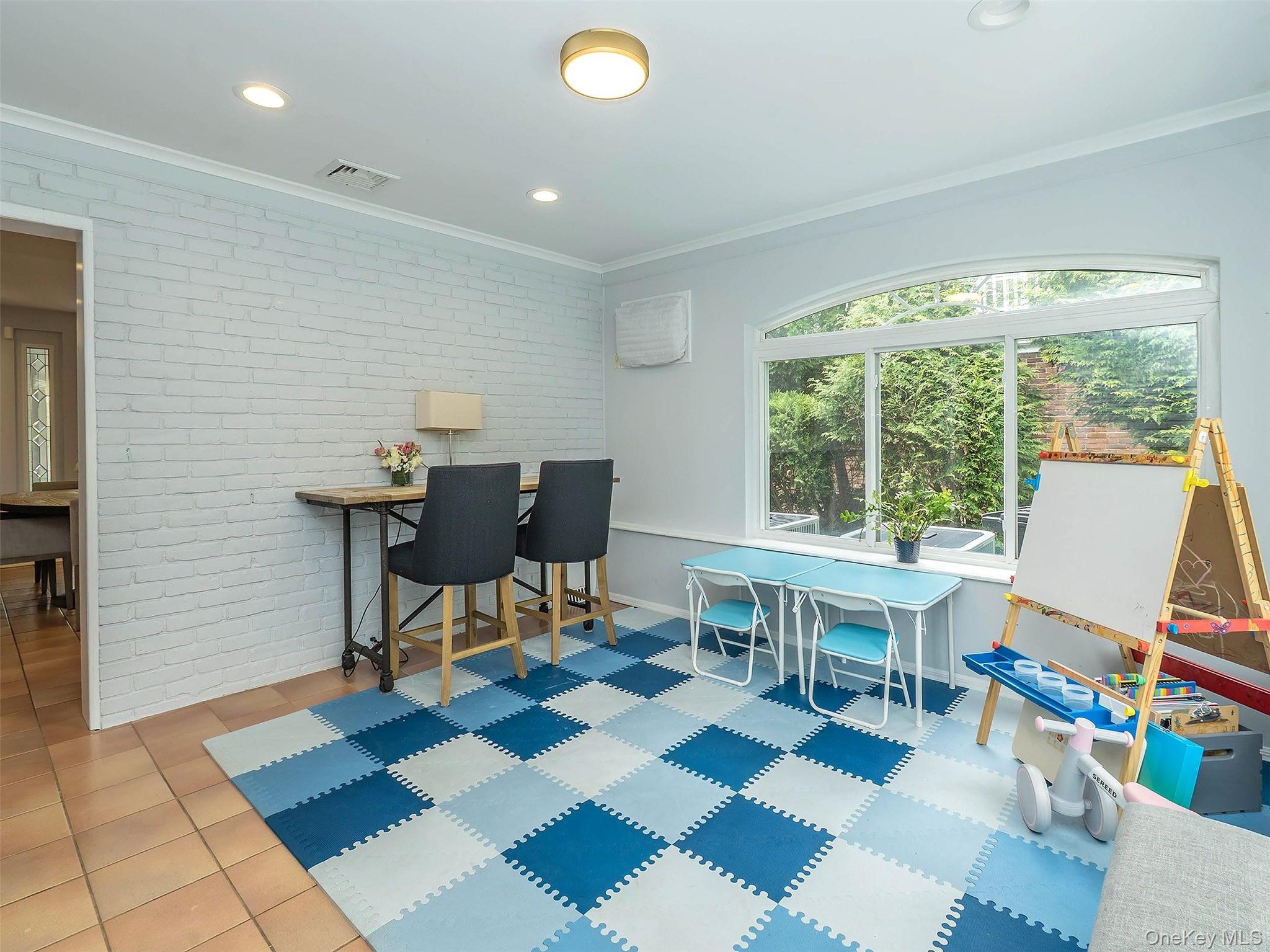 81 Huntington Road Garden City, NY 11530 - Photo 9 of 29