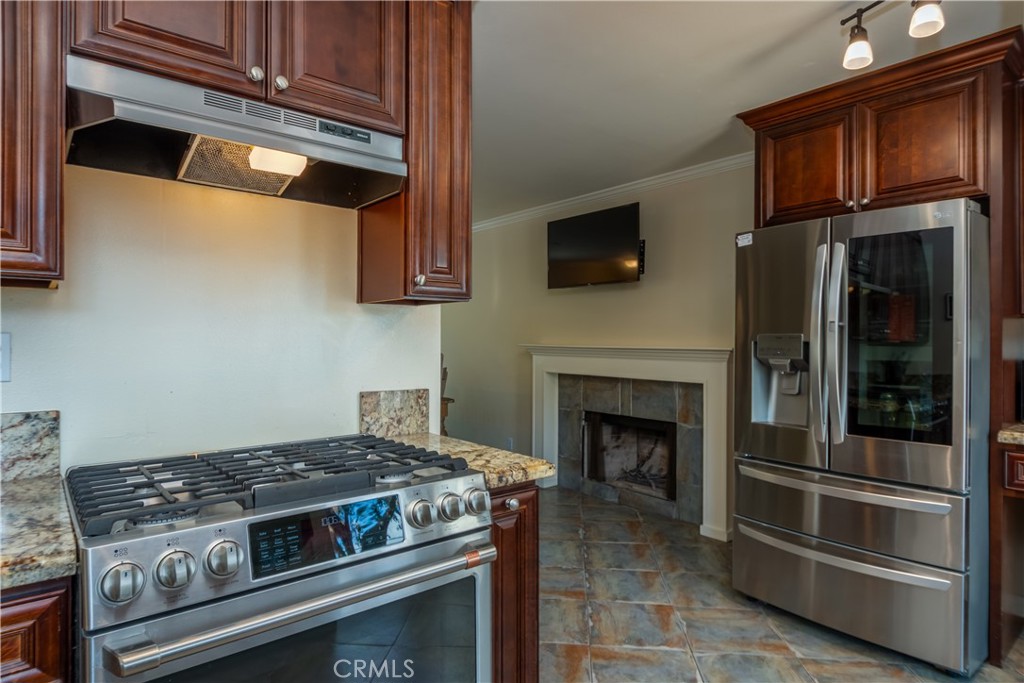 6143 Wisteria Street Simi Valley, CA 93063 - Photo 11 of 34