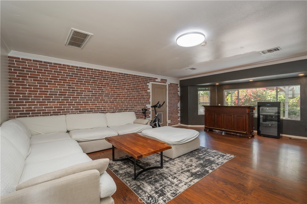 6143 Wisteria Street Simi Valley, CA 93063 - Photo 13 of 34