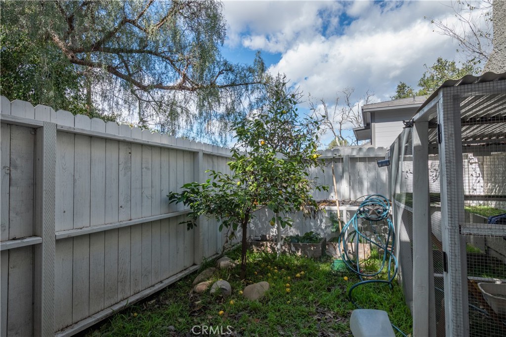 6143 Wisteria Street Simi Valley, CA 93063 - Photo 3 of 34