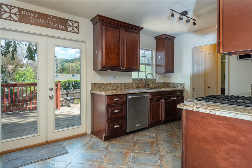 6143 Wisteria Street Simi Valley, CA 93063 - Photo 9 of 34