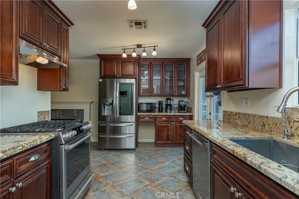 6143 Wisteria Street Simi Valley, CA 93063 - Photo 10 of 34