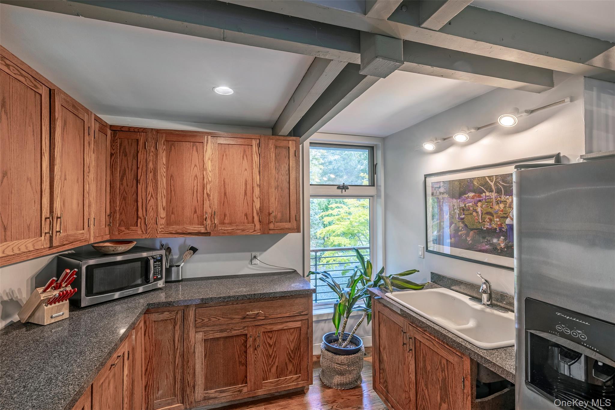 12 Bishop Park Road Pound Ridge, NY 10576 - Photo 34 of 49 a kitchen that has a sink and a stove in it