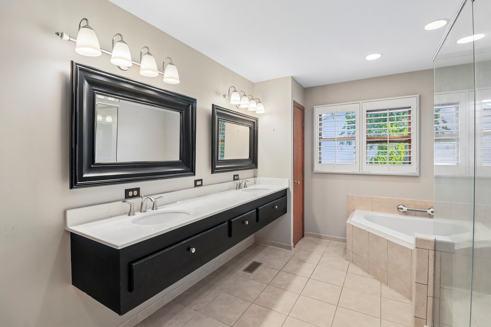 485 Spring Ridge Drive Crystal Lake, IL 60012 - Photo 28 of 60 Gallery Image 28