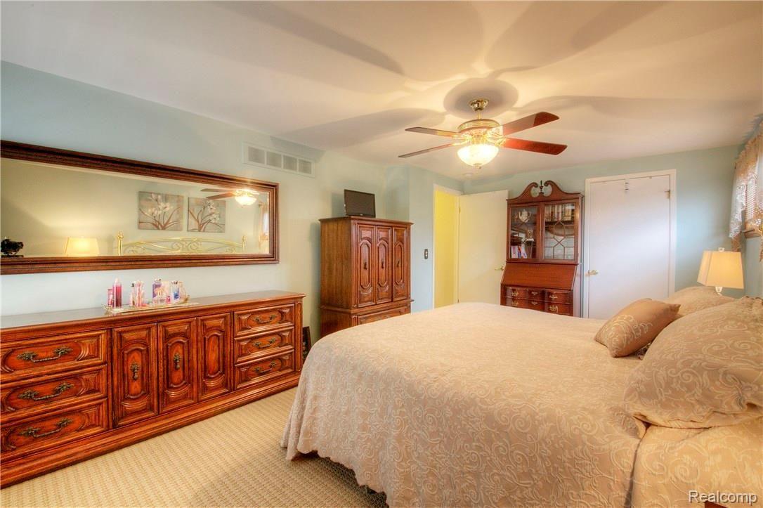 45044 Lemont Road Canton, MI 48187 - Photo 25 of 34 27 MB.jpg
