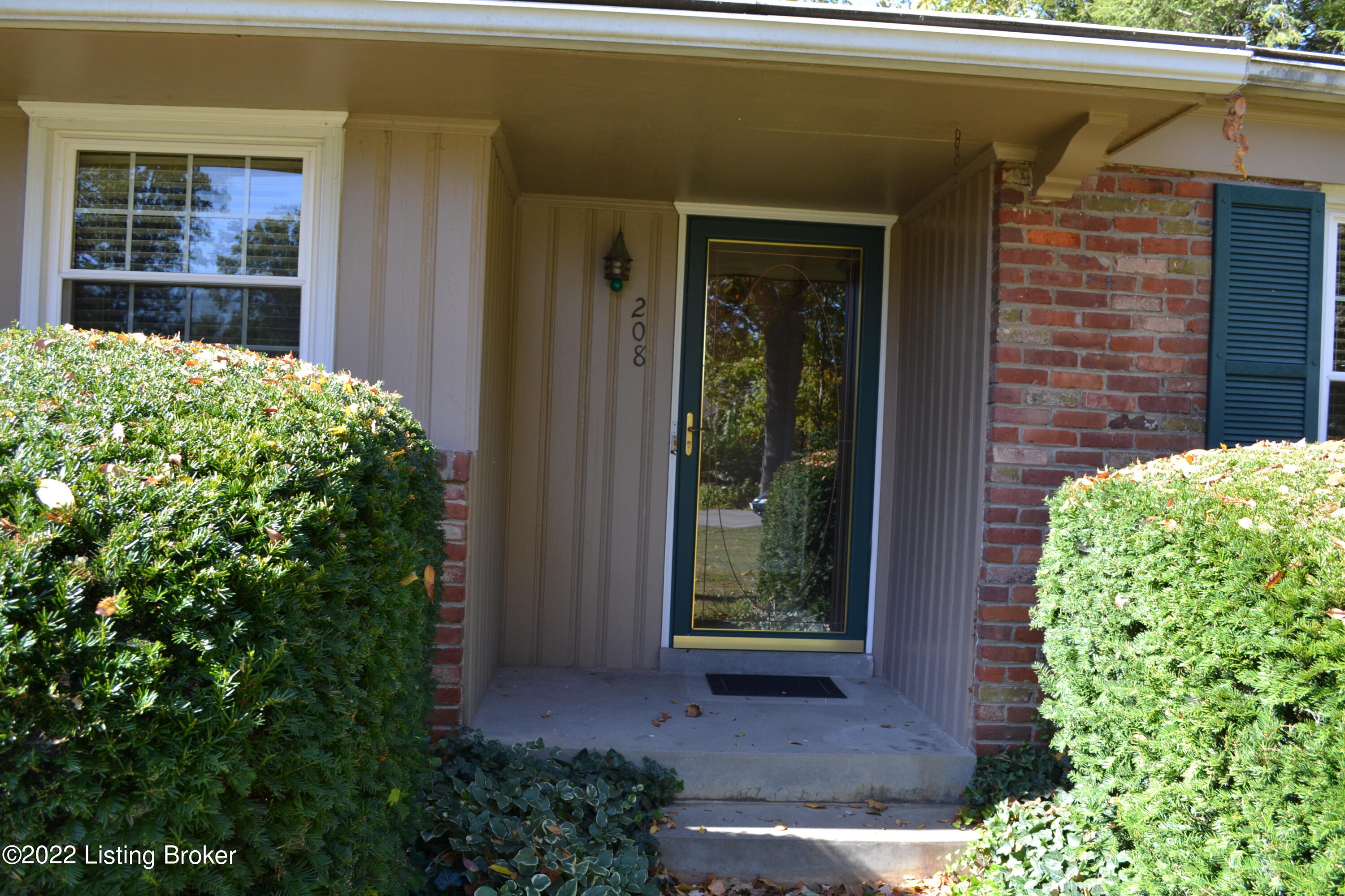 208 South Hampton Road Louisville, KY 40222 - Photo 6 of 59 DSC_0006