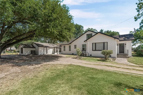 $376,000 | 1707 North Travis Avenue, Cameron, TX 76520