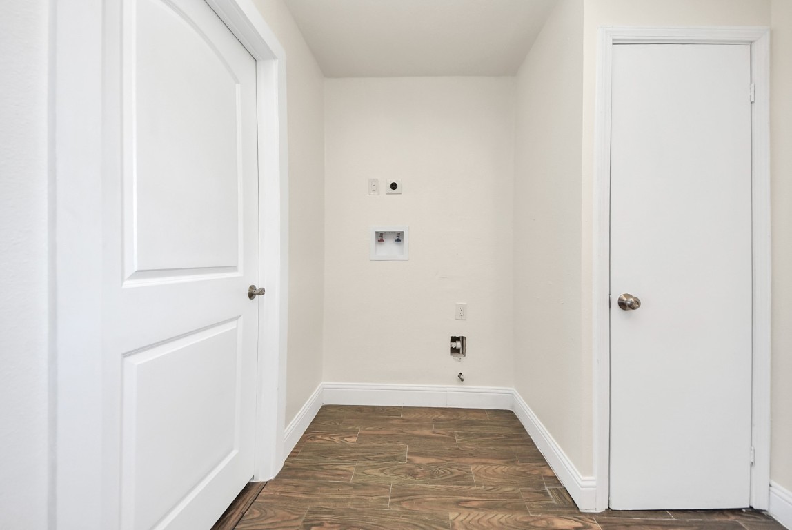 119 Burke Road Pasadena, TX 77506 - Photo 19 of 47 a view of an empty room