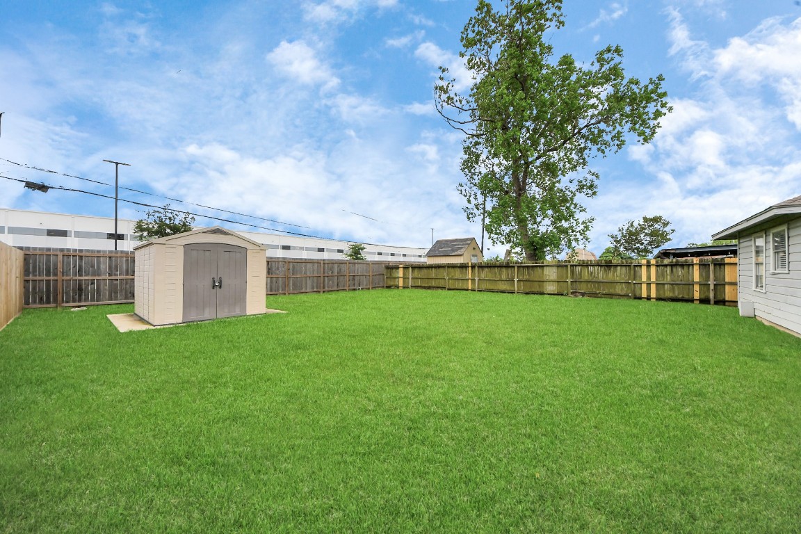 119 Burke Road Pasadena, TX 77506 - Photo 39 of 47 a view of a back yard