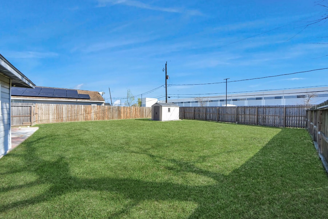 119 Burke Road Pasadena, TX 77506 - Photo 40 of 47 a house view with a garden space