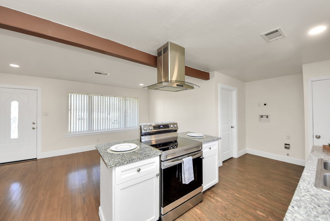 119 Burke Road Pasadena, TX 77506 - Photo 10 of 47