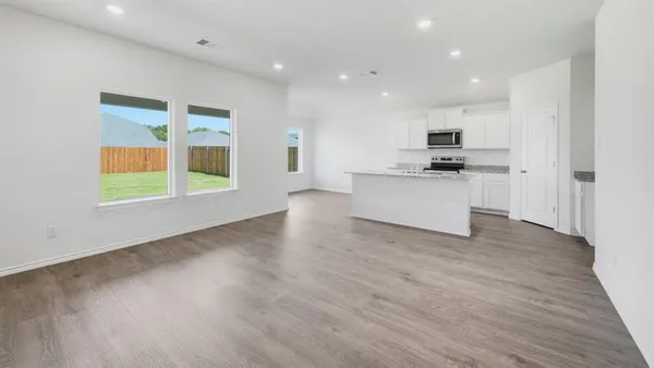 $274,990 | 800 Barton Drive, Ennis, TX 75119