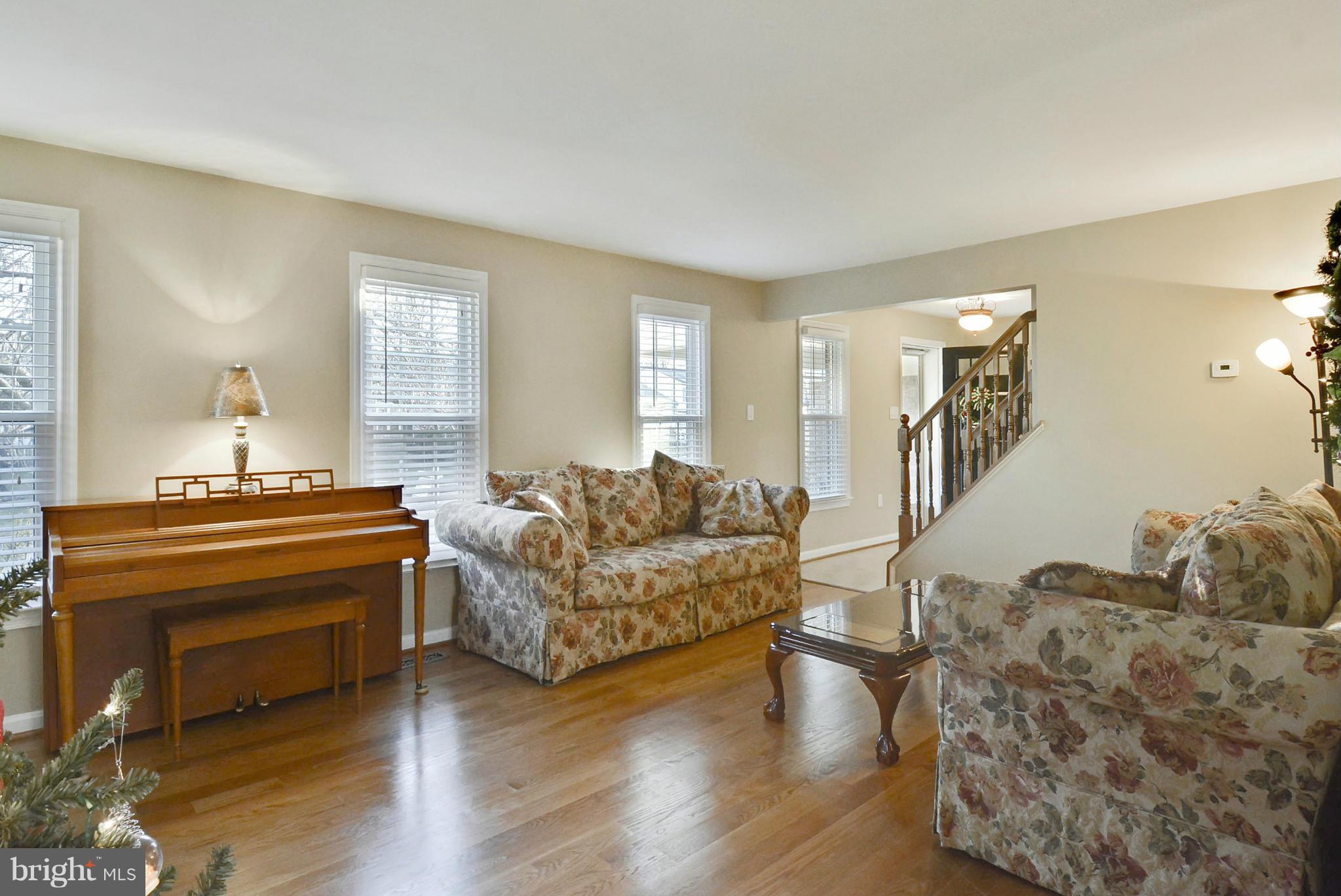 7802 Richfield Road Springfield, VA 22153 - Photo 4 of 30 Living Room